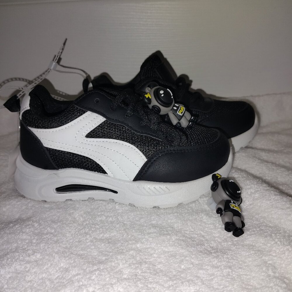 Unisex Kids Black and White Sneakers Size 9 Lightweight Mesh Lace Up Sneakers